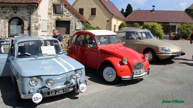 Exposition de voitures anciennes
