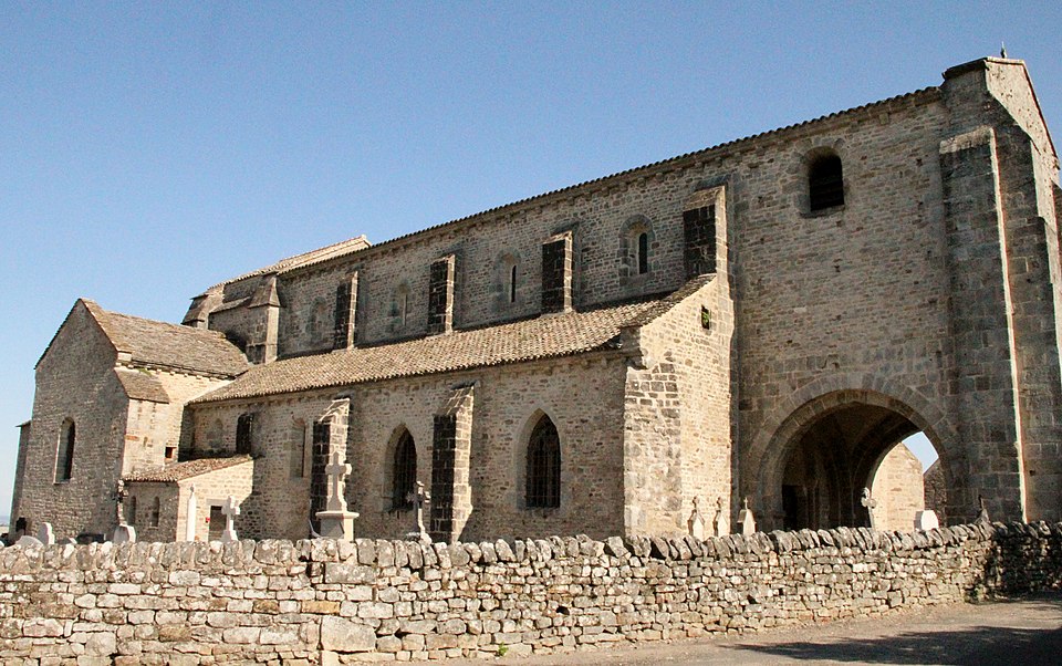 L'église Saint-Vincent, joyau roman du XIe siècle.